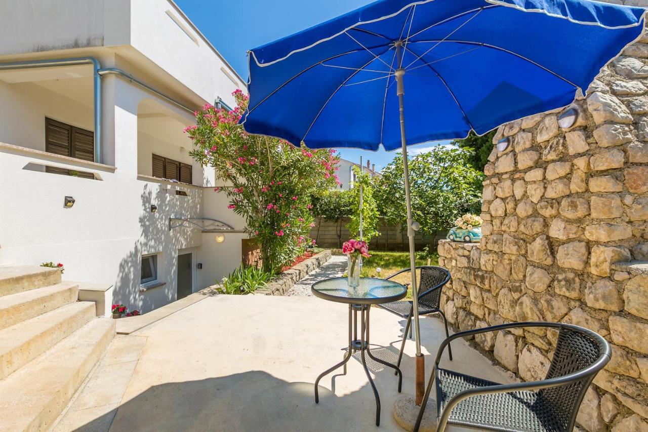 Apartman Hana Apartamento Omišalj Exterior foto